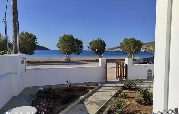 Θέα στη θάλασσα από τα Studios Agira