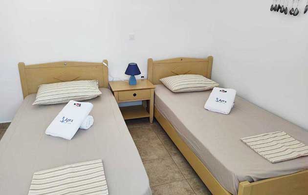 Στούντιο με δύο μονά κρεβάτια