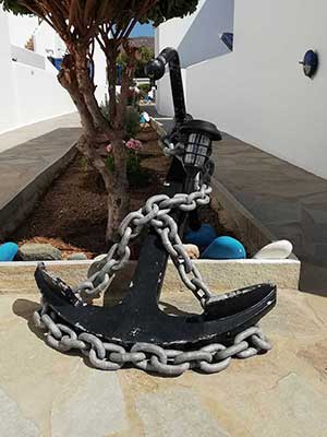 Διακοσμητική άγκυρα στον κήπο